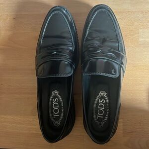 Tod’s black patent loafers 39
